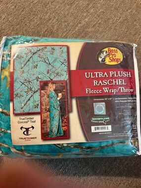 Bass Pro Shops Teal TrueTimber Conceal Plush Fleece Throw